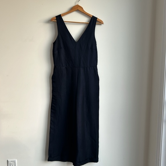 Banana Republic VNeck Sleeveless Tie Back Cropped Wide Leg Navy Jumpsuit Size 4 - Picture 14 of 17